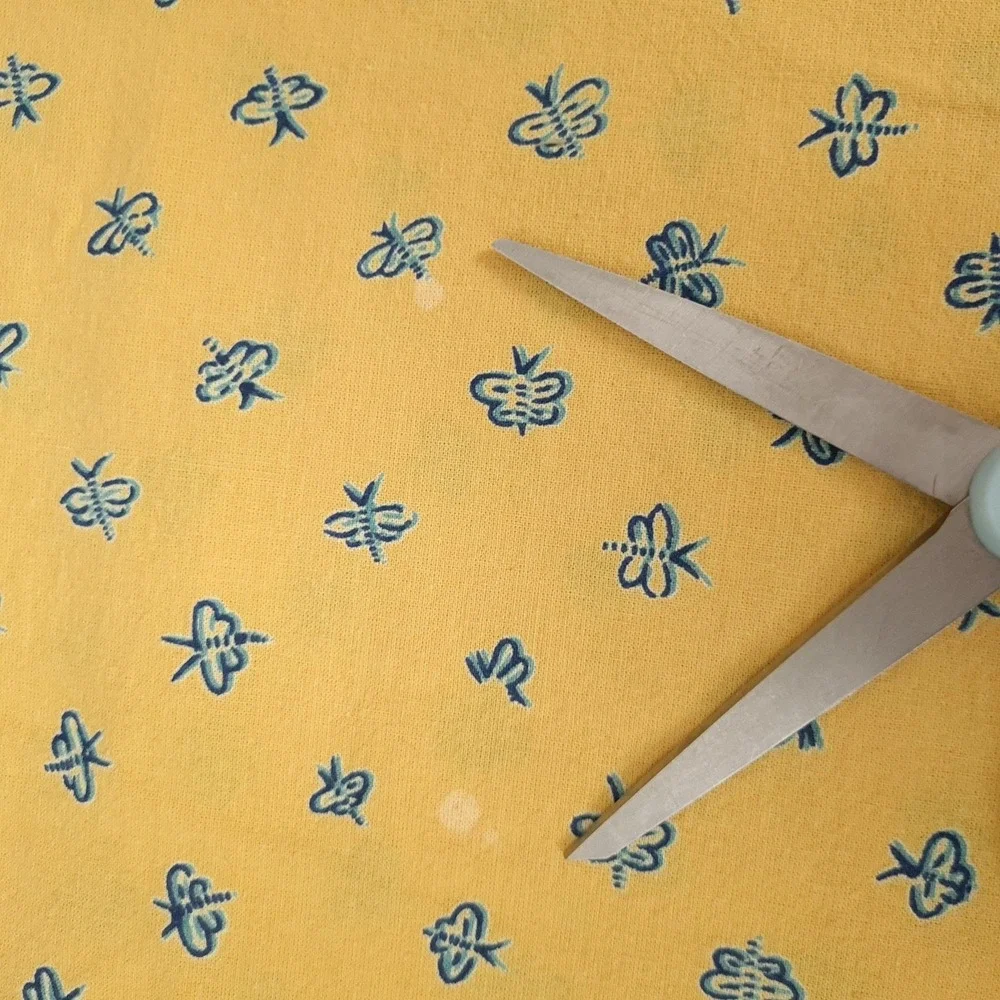 Williams-Sonoma Round Yellow Tablecloth Bees Floral Border Cotton French Country